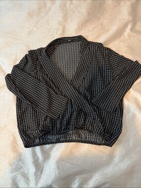 Express
Printed Collared V-Neck Long Sleeve Faux Wrap Front Top size L